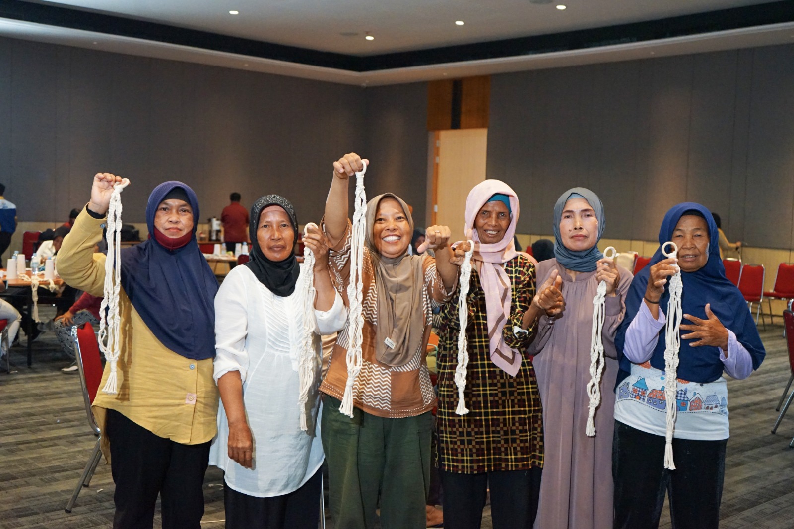 Pelatihan Macrame yang digelar Lippo Cikarang