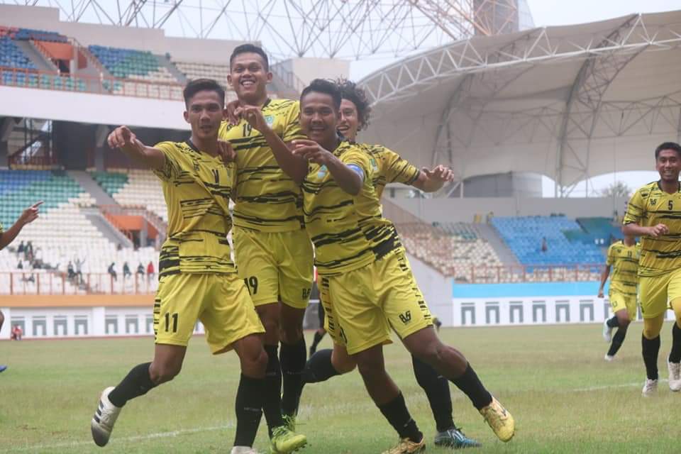 Pemain Persikasi bersorak karena berhasil melangkah ke final Liga 3