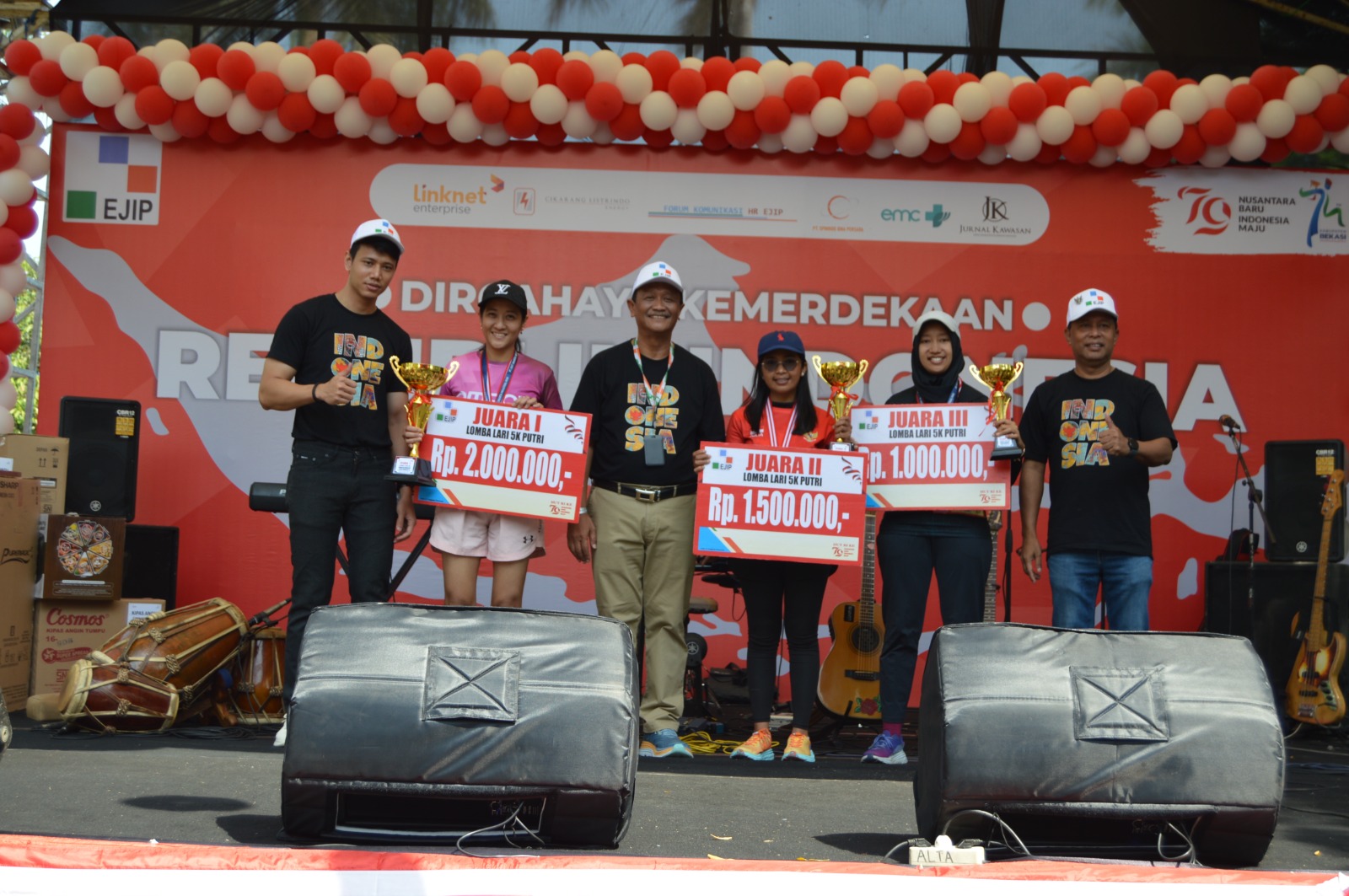 Penyerahan pemenang lomba marathon di kawasan Ejip