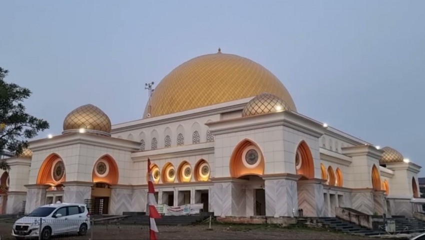 tabligh akbar maulid nabi di masjid grand wisata bekasi hadirkan gus muwafiq fay